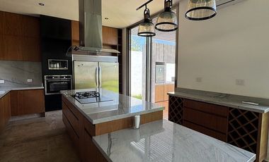 Residencia en Venta o Renta en privada Alto Viento, Temozón, Mérida