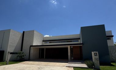 Residencia en Venta o Renta en privada Alto Viento, Temozón, Mérida