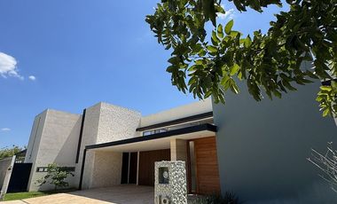 Residencia en Venta o Renta en privada Alto Viento, Temozón, Mérida