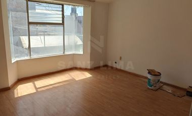 Raquet Club: Amplia casa con gran jardín trasero en cluster con alberca