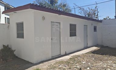Raquet Club: Amplia casa con gran jardín trasero en cluster con alberca