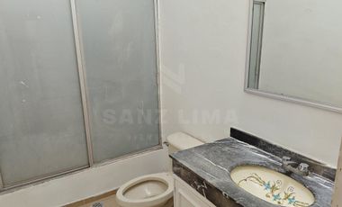 Raquet Club: Amplia casa con gran jardín trasero en cluster con alberca