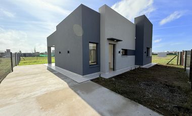 VENTA/APTA CRÉDITO - CASA 2 dormitorios a estrenar  - Funes Norte, Funes