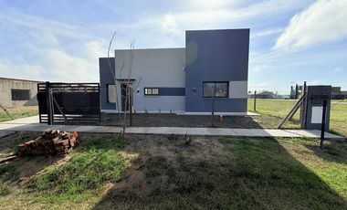 VENTA/APTA CRÉDITO - CASA 2 dormitorios a estrenar  - Funes Norte, Funes