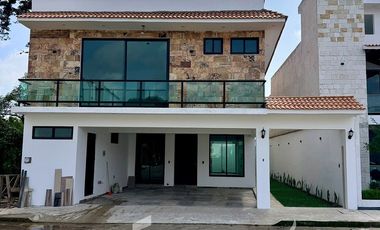 Casa en venta en Fracc en Coatepec – 5 recámaras y roof garden icónico