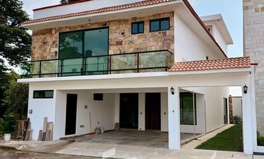 Casa en venta en Fracc en Coatepec – 5 recámaras y roof garden icónico