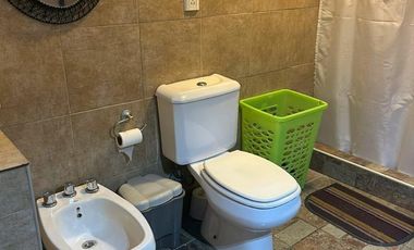 Casa venta Luis Guillón y dos departamentos al fondo!