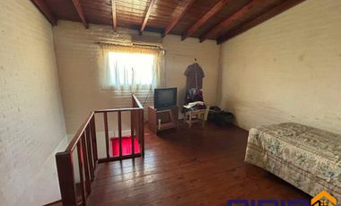 Casa venta Luis Guillón y dos departamentos al fondo!