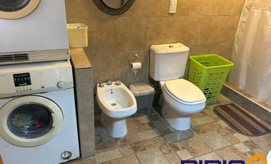 Casa venta Luis Guillón y dos departamentos al fondo!