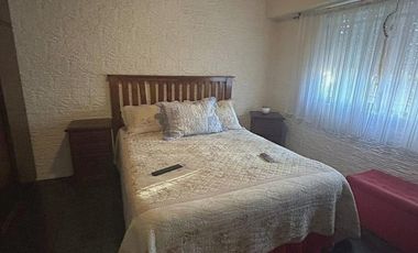 Casa venta Luis Guillón y dos departamentos al fondo!