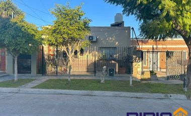 Casa venta Luis Guillón y dos departamentos al fondo!