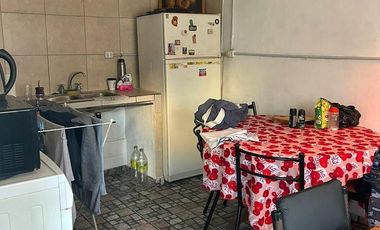 Casa venta Luis Guillón y dos departamentos al fondo!