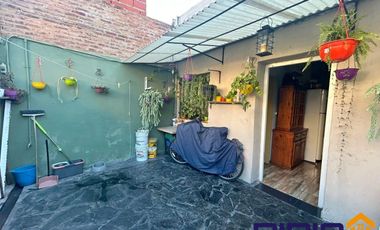 Casa venta Luis Guillón y dos departamentos al fondo!