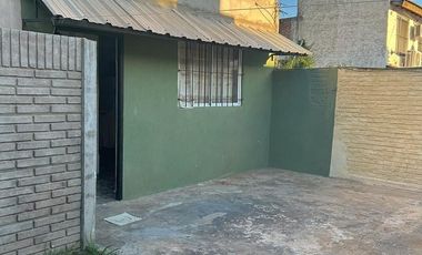 Casa venta Luis Guillón y dos departamentos al fondo!