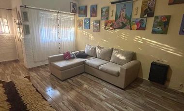 Casa venta Luis Guillón y dos departamentos al fondo!