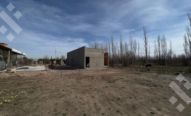 VENTA CASA (EN POZO) 2 DORMITORIOS EN Bº lOS SAUCES  EN POZO- FERNANDEZ ORO.