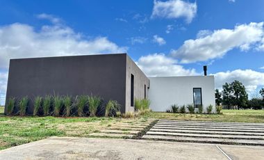 ¡Ven y descubre tu refugio de ensueño en La Federala Club de Campo!