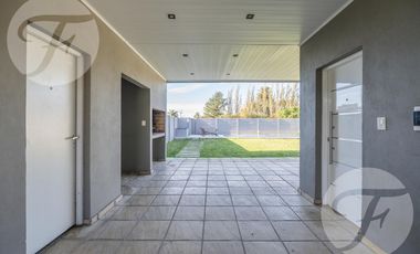 Gran oportunidad de Inversión - Tres Casas con Piscina en Venta - Alta Rentabilidad