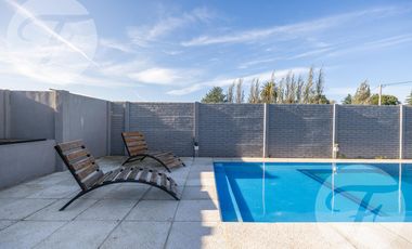 Gran oportunidad de Inversión - Tres Casas con Piscina en Venta - Alta Rentabilidad