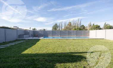 Gran oportunidad de Inversión - Tres Casas con Piscina en Venta - Alta Rentabilidad
