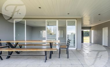 Gran oportunidad de Inversión - Tres Casas con Piscina en Venta - Alta Rentabilidad