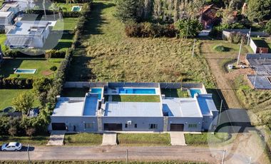 Gran oportunidad de Inversión - Tres Casas con Piscina en Venta - Alta Rentabilidad