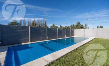 Gran oportunidad de Inversión - Tres Casas con Piscina en Venta - Alta Rentabilidad