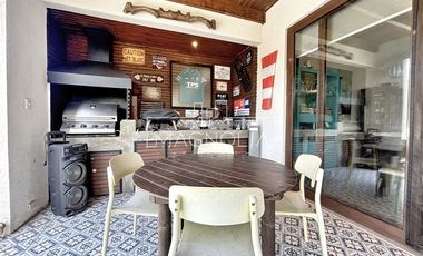 Casa en Venta en GRAN JARDIN CON PISCINA, QUINCHO, 4D/3B MÁS SERVICIO, EN SANTA ELENA, CHICUREO