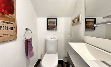 Casa en Venta en GRAN JARDIN CON PISCINA, QUINCHO, 4D/3B MÁS SERVICIO, EN SANTA ELENA, CHICUREO