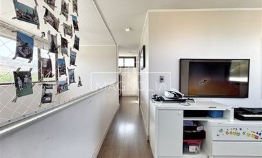 Casa en Venta en GRAN JARDIN CON PISCINA, QUINCHO, 4D/3B MÁS SERVICIO, EN SANTA ELENA, CHICUREO