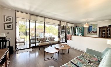 Casa en Venta en GRAN JARDIN CON PISCINA, QUINCHO, 4D/3B MÁS SERVICIO, EN SANTA ELENA, CHICUREO