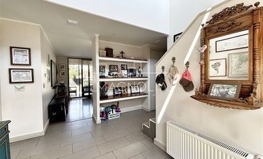 Casa en Venta en GRAN JARDIN CON PISCINA, QUINCHO, 4D/3B MÁS SERVICIO, EN SANTA ELENA, CHICUREO