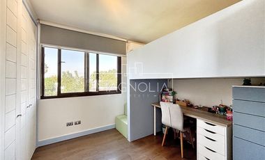 Casa en Venta en GRAN JARDIN CON PISCINA, QUINCHO, 4D/3B MÁS SERVICIO, EN SANTA ELENA, CHICUREO