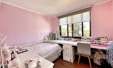 Casa en Venta en GRAN JARDIN CON PISCINA, QUINCHO, 4D/3B MÁS SERVICIO, EN SANTA ELENA, CHICUREO