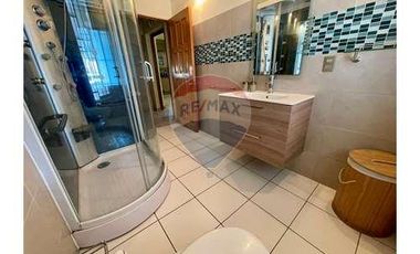 Hermosa casa con amplio terreno en Ñuñoa