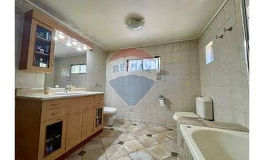 Hermosa casa con amplio terreno en Ñuñoa