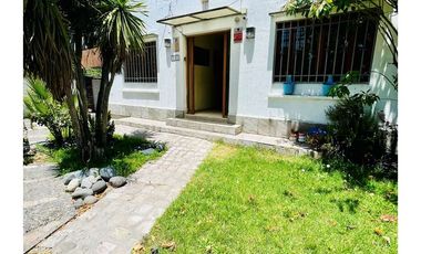 Hermosa casa con amplio terreno en Ñuñoa