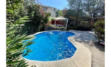 Hermosa casa con amplio terreno en Ñuñoa