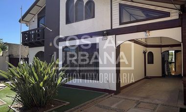 Casa Céntrica con Amplio Patio en Quilpué.