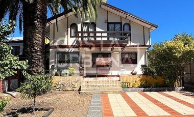 Casa Céntrica con Amplio Patio en Quilpué.