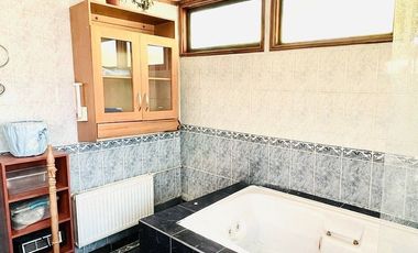 Casa Céntrica con Amplio Patio en Quilpué.