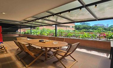 Se vende apartamento en Sabaneta, Sector Asdesillas. 133m2 con terraza