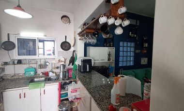EXCELENTE CASA EN ZONA RESIDENCIAL AMPLIO LOTE
