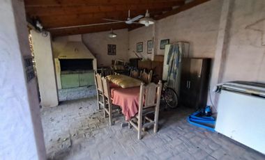 EXCELENTE CASA EN ZONA RESIDENCIAL AMPLIO LOTE