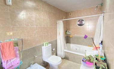 EXCELENTE CASA EN ZONA RESIDENCIAL AMPLIO LOTE