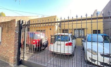 EXCELENTE CASA EN ZONA RESIDENCIAL AMPLIO LOTE
