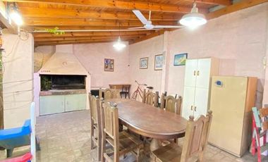 EXCELENTE CASA EN ZONA RESIDENCIAL AMPLIO LOTE