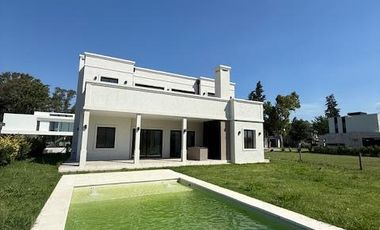 Casa 4 ambientes con pileta a estrenar en venta - Greenville Polo Resort