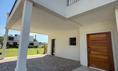 Casa 4 ambientes con pileta a estrenar en venta - Greenville Polo Resort