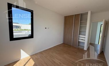 Casa 4 ambientes con pileta a estrenar en venta - Greenville Polo Resort